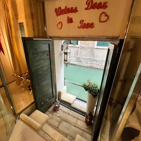 Venice Luxury Watersdoor-2